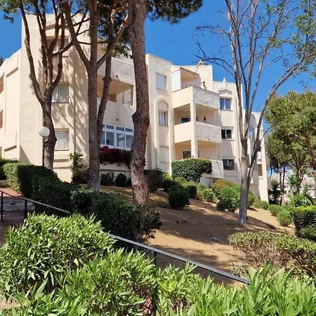Near Sea & Golf, Riviera 2 Bed 2 Bath With Pool!